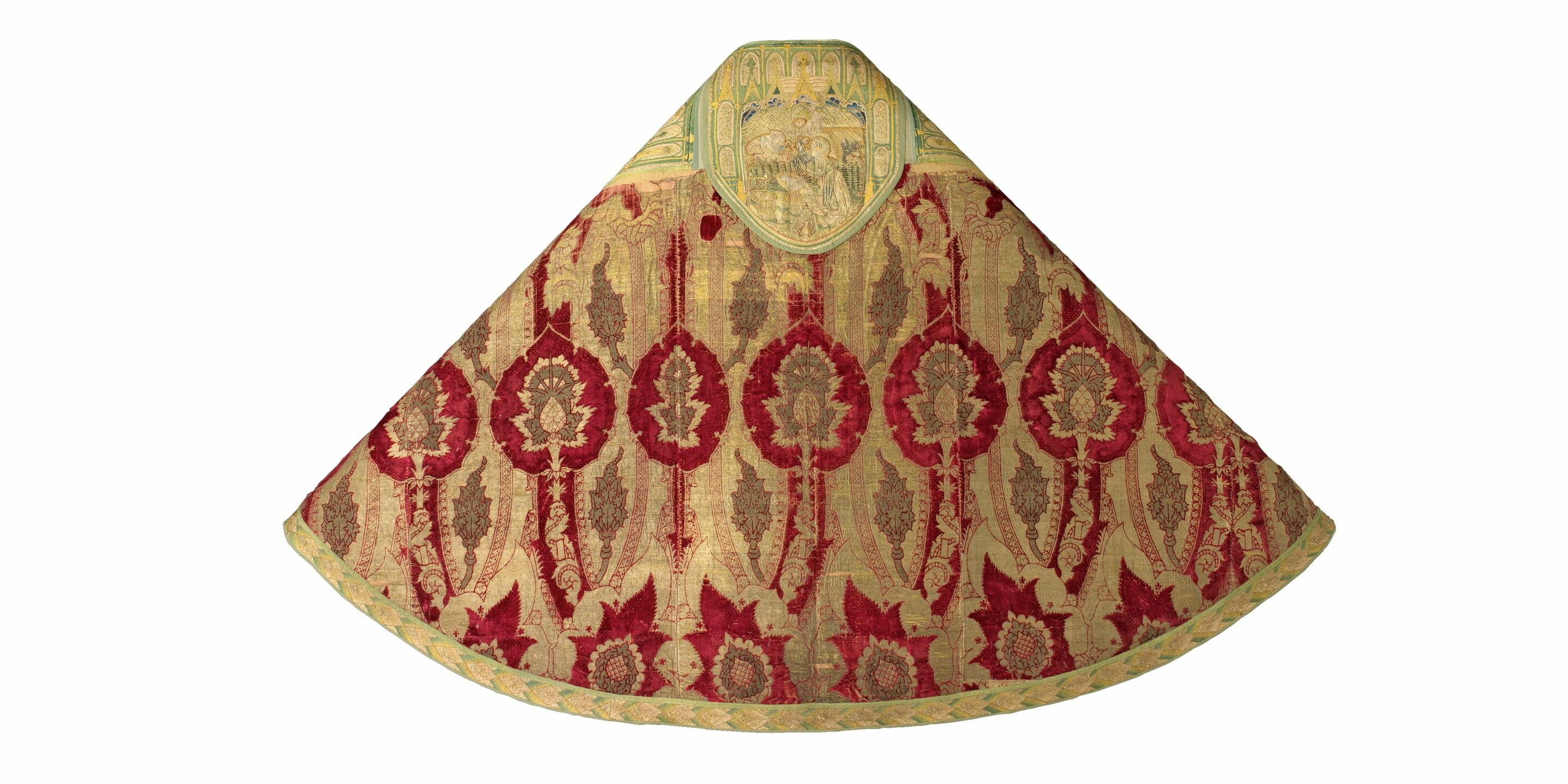 Chape ou pluvial, Italie, XV^e siècle (pour le velours) France, Angleterre ou Flandre, XV^e siècle (pour les broderies). © © musée des Tissus – Pierre Verrier