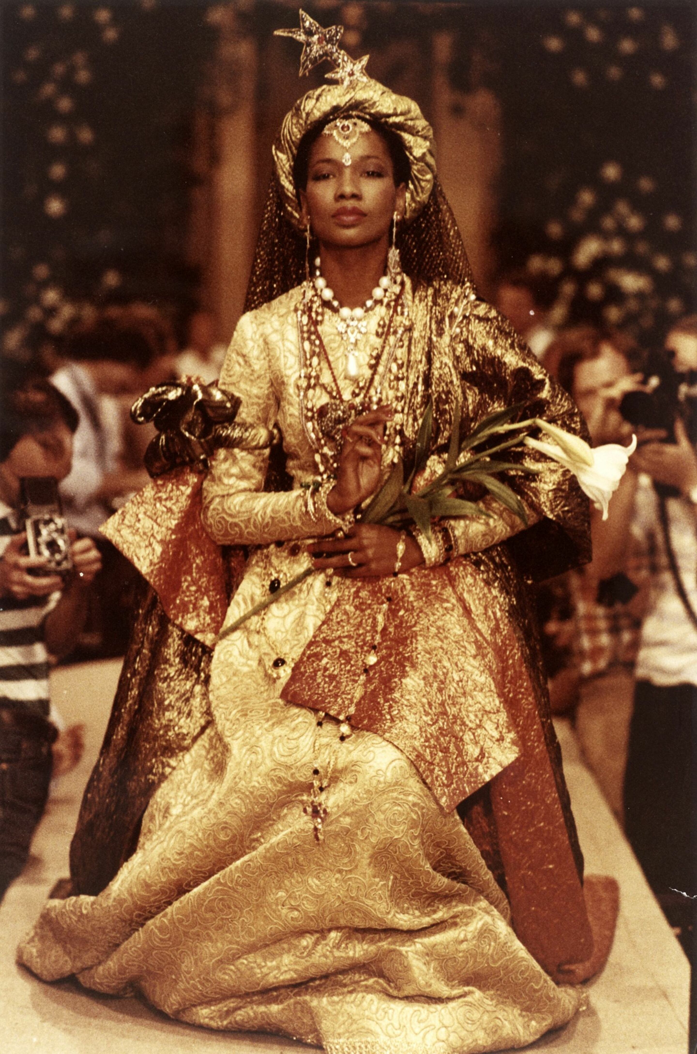 Yves Saint Laurent, Robe de mariée dite « Shakespeare ». Collection haute couture automne-hiver 1980. © © François-Marie Banier