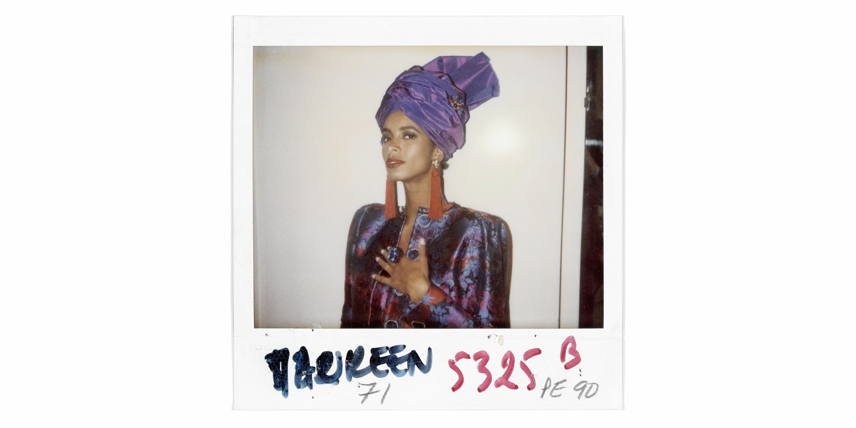 Yves Saint Laurent, Ensemble porté par Ann-Fiona Scollay, collection haute couture printemps-été 1990, Polaroïd. © © Yves Saint Laurent © Droits réservés