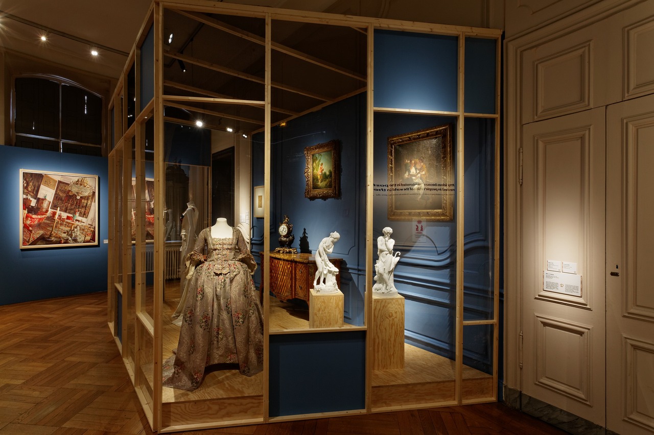 Vue de l'exposition Art, mode et subversion.  La collection Lee Price au musée des Tissus,  09/2020—01/2021.