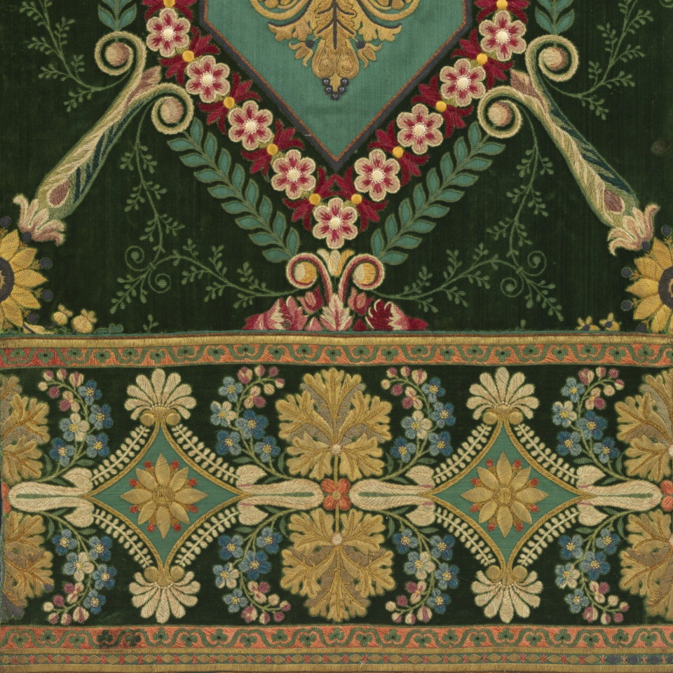 Détail -  Maison Bissardon, Cousin et Bony, Essai de broderie pour la tenture et la bordure du cabinet de repos de l'Impératrice au Palais de Versailles, Lyon, commandé en 1811, livré en 1812. MT Acquis de la Maison Lamy et Gautier, 1900. © © Lyon, musée des Tissus et des Arts décoratifs — Sylvain Pretto