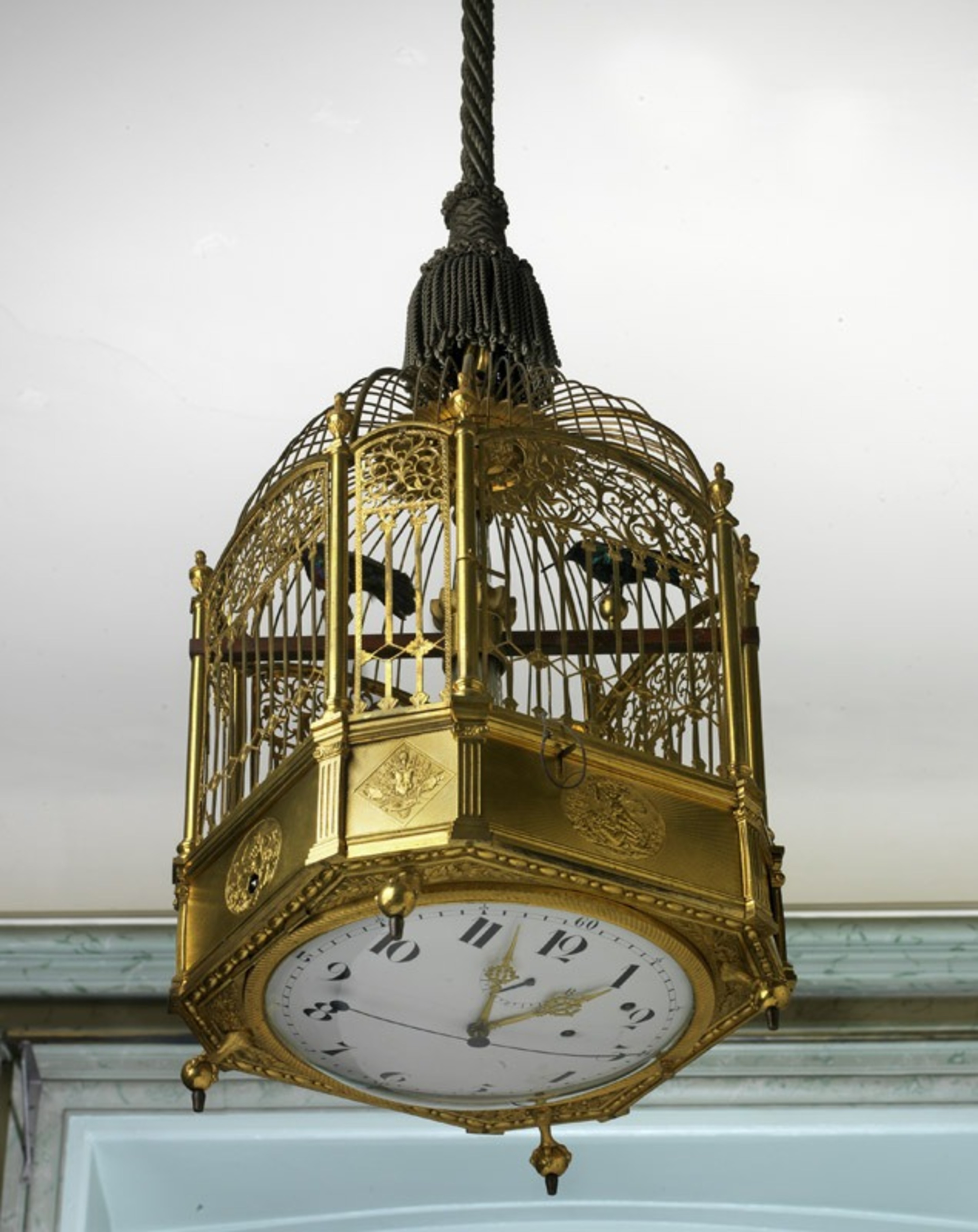 Pendule dite « cage aux oiseaux chanteurs » © © Lyon, musée des Tissus et des Arts décoratifs - DR