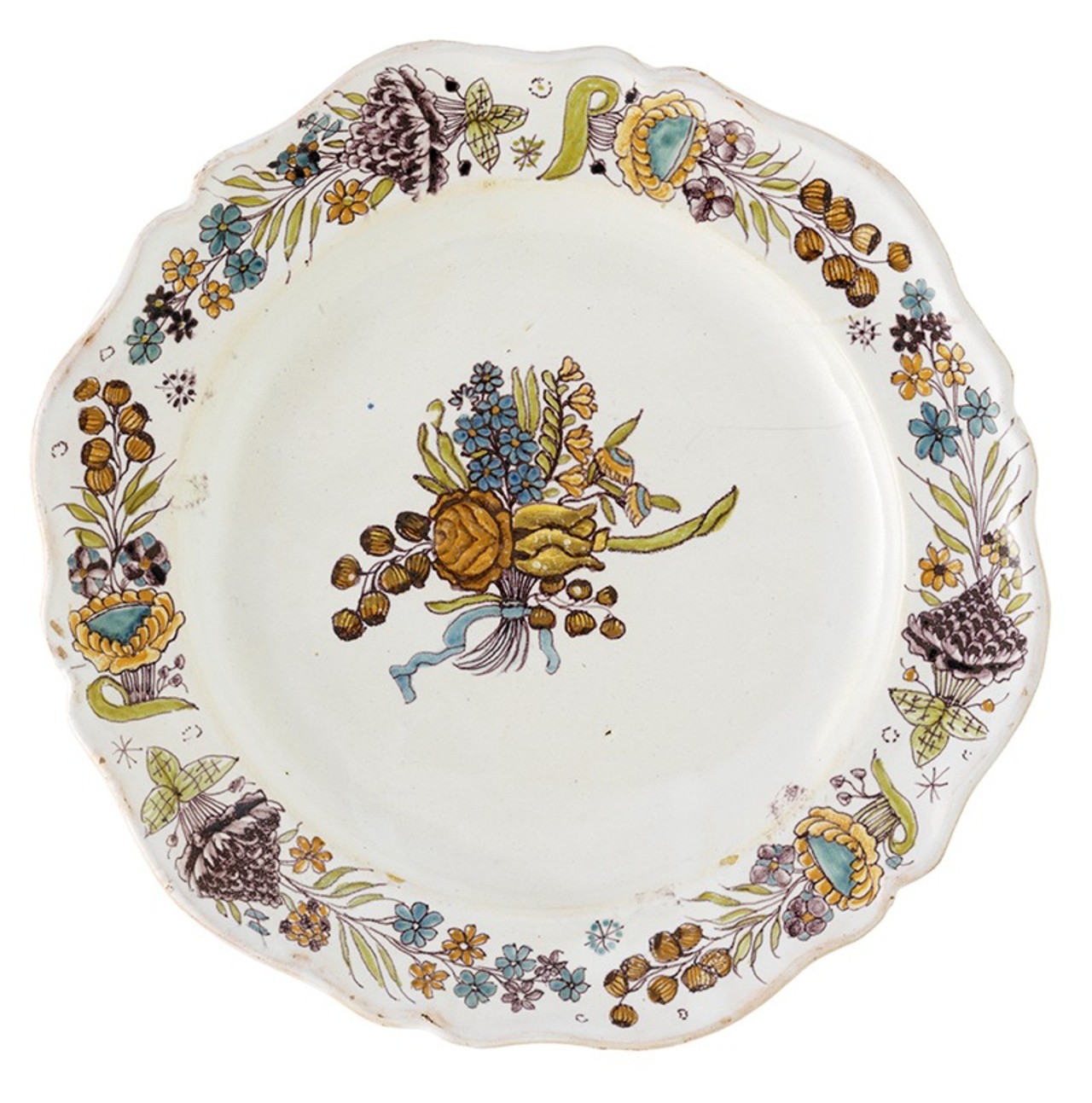 Assiette, Lyon, dernier quart du XVIIe siècle. MT 2024.4.1 à .12. Don de la Société des amis du musée des tissus de Lyon, 2024. © © Lyon, musée des Tissus et Arts décoratifs – Sylvain Pretto