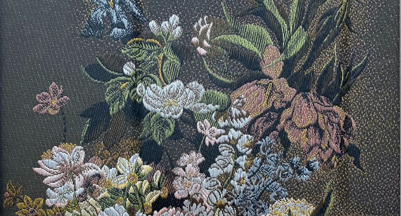 Tableau Tissé - D’après Bouquet impérial de Jan van Os, Lucien Gaillard (dessinateur-metteur en carte), Maison Bianchini Férier (fabricant), Lyon, entre 1958 et 1976. MT 2024.5-6-7. Don de Lucien Gaillard, en mémoire d'Augusta Igolen, 2024. © © Lyon, musée des Tissus et Arts décoratifs – D.R. 