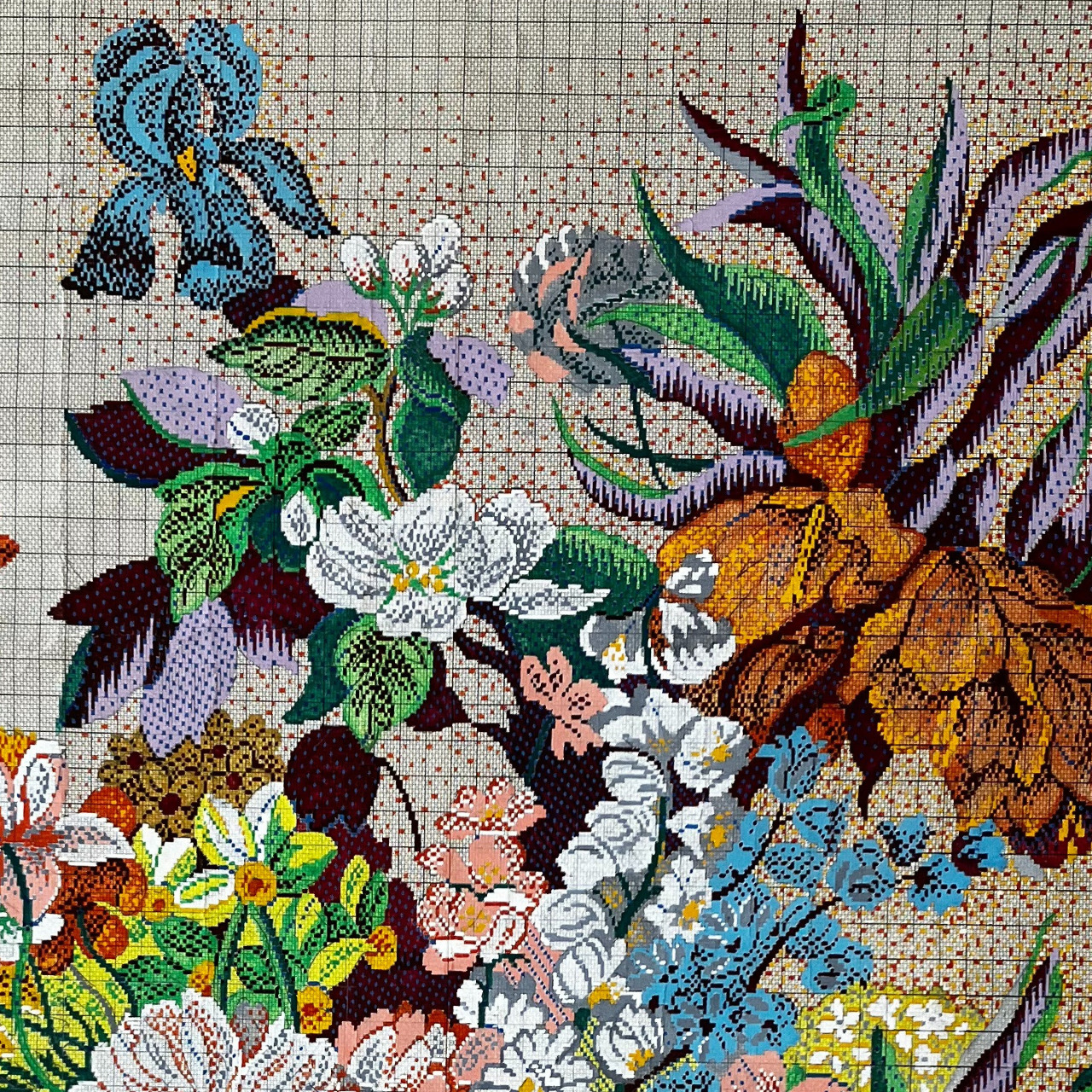 Mise en carte - D’après Bouquet impérial de Jan van Os, Lucien Gaillard (dessinateur-metteur en carte), Maison Bianchini Férier (fabricant), Lyon, entre 1958 et 1976. MT 2024.5-6-7. Don de Lucien Gaillard, en mémoire d'Augusta Igolen, 2024. © © Lyon, musée des Tissus et Arts décoratifs – D.R. 