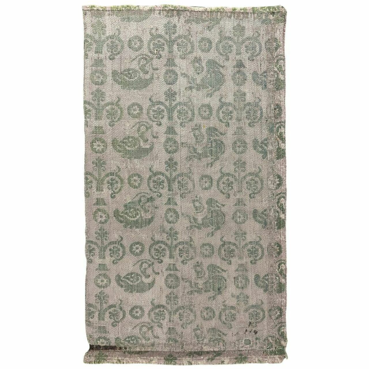 Fragments à décor de canards.  MT 27585.1 et 2. Acquis auprès de l'abbé Chartraire à Autun, 1904 © © Lyon, musée des Tissus et des Arts décoratifs 